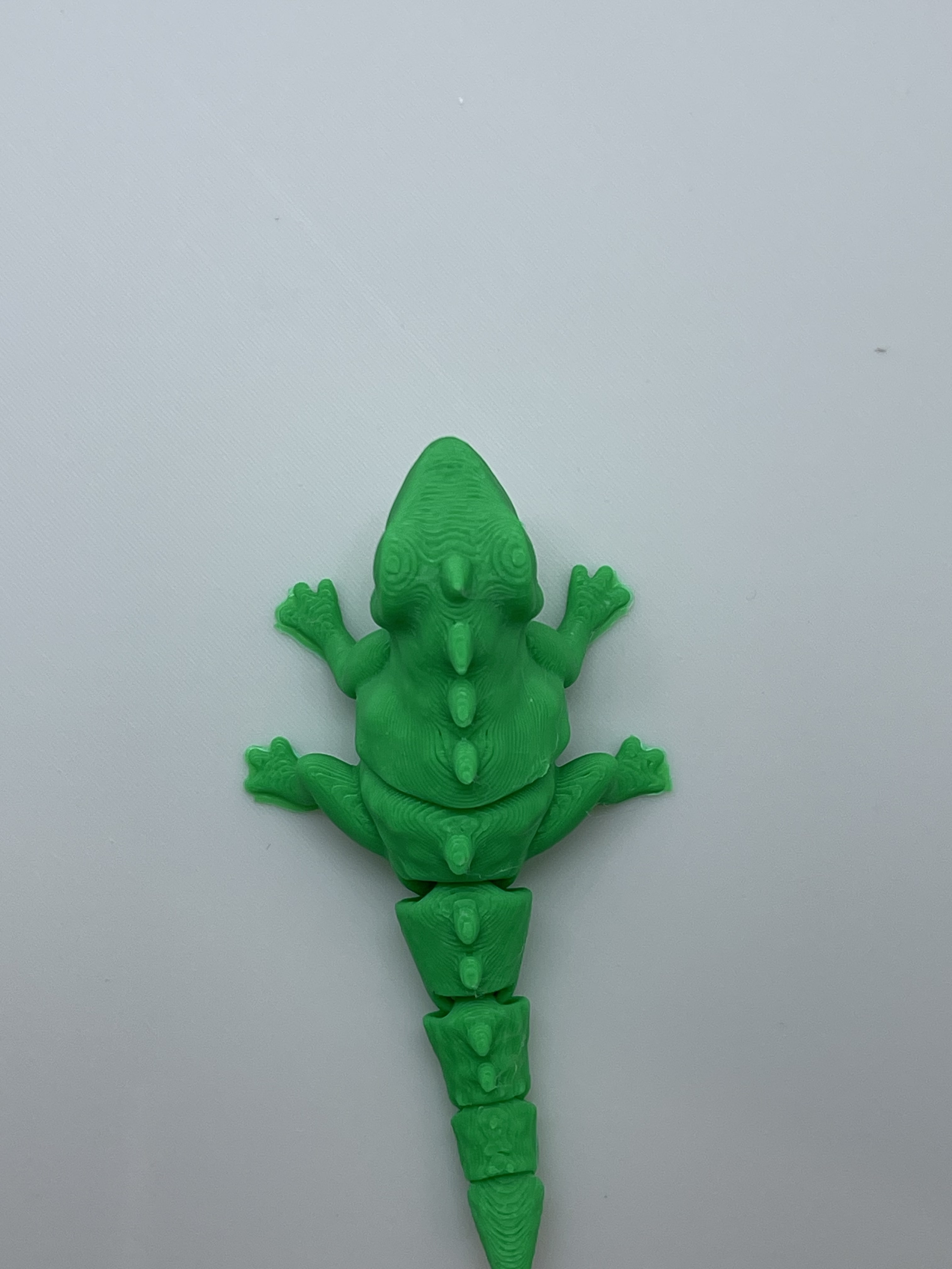 Green lizard keychain with moving joints